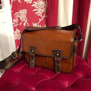 Camera Bag in Whiskey color  •EUC•
